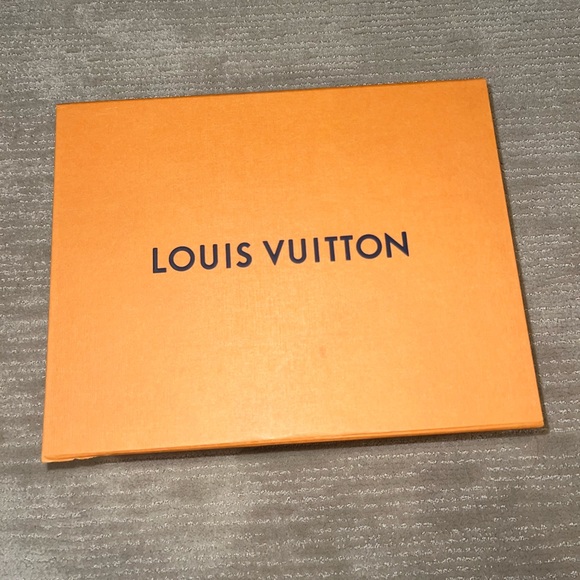 Pink and white Louis Vuitton Squad Sneaker - Picture 3 of 6